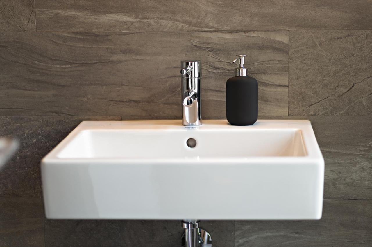 Luxury Suites South By Rikas Hotels Antwerpen Exteriör bild